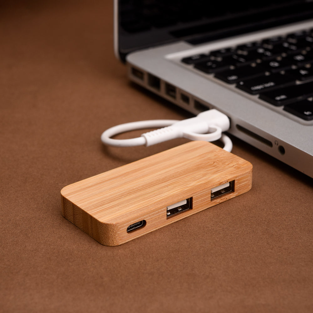 Bamboo multi-charging hub - Revvora